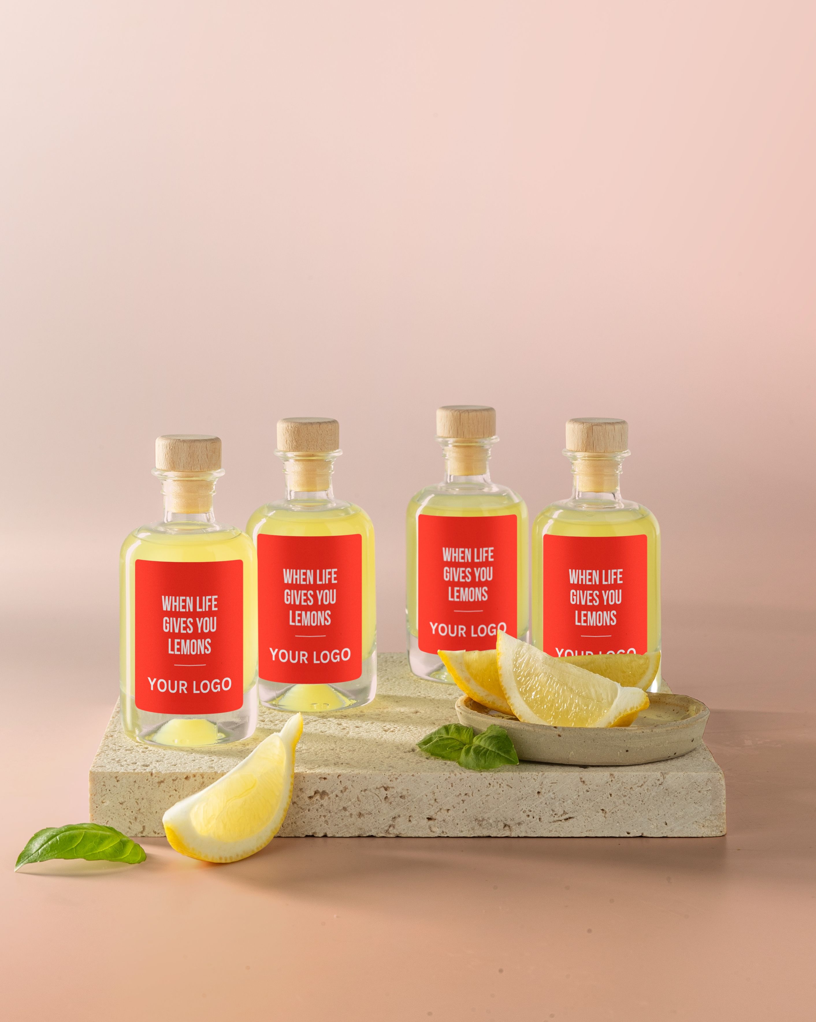 Mini flesjes limoncello met logo als relatiegeschenk