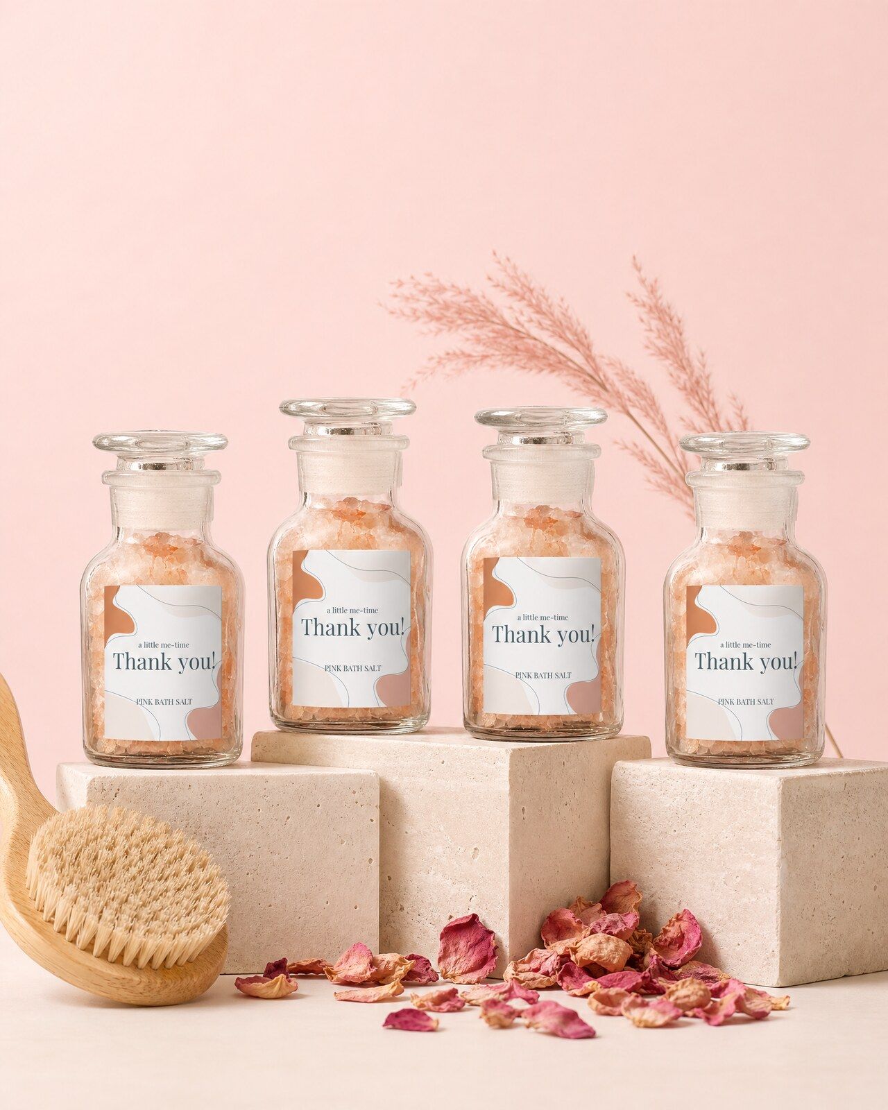 Vier gepersonaliseerde mini potjes badzout met een me-time etiket
