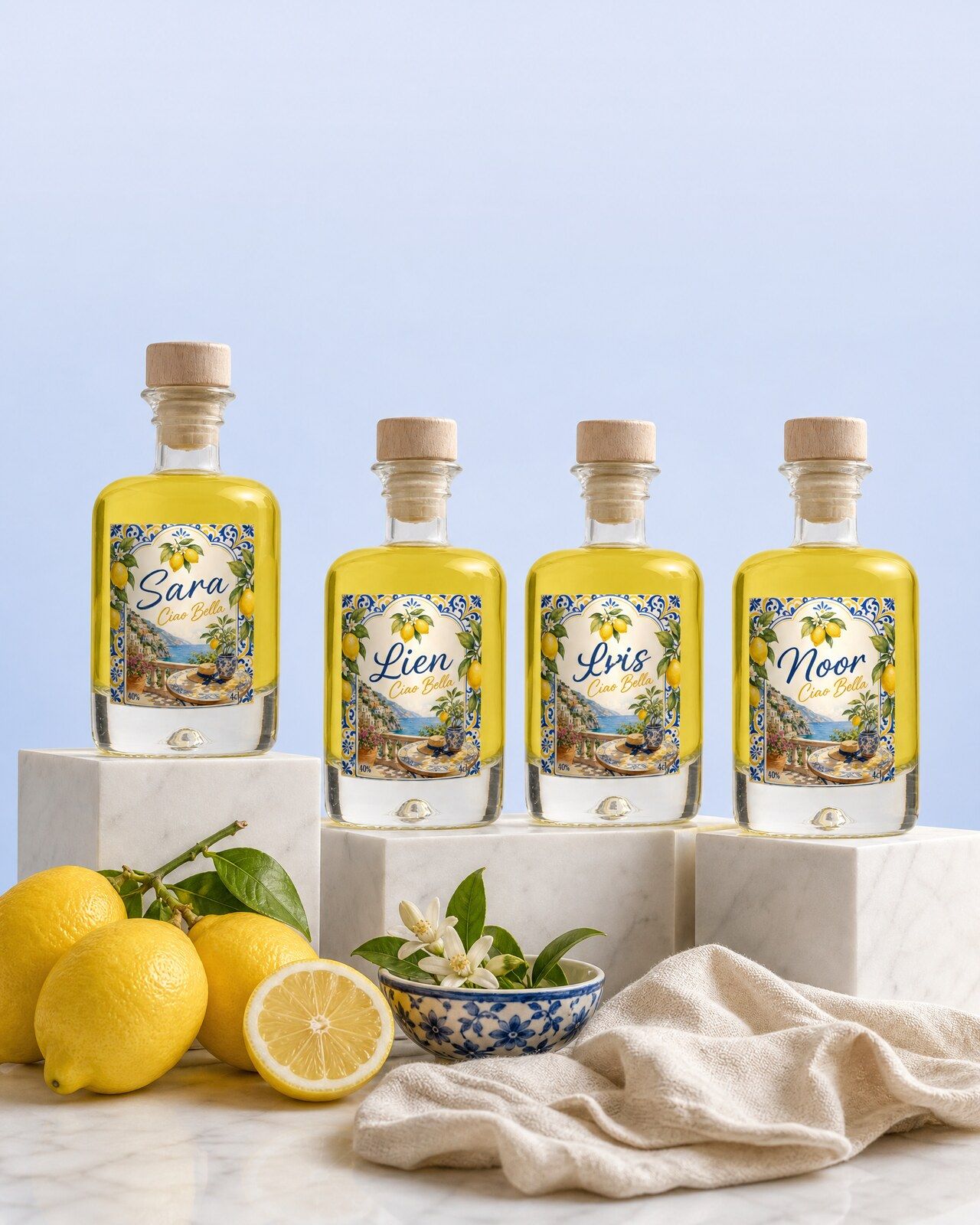 Vier gepersonaliseerde limoncello mini flesjes met de namen van de vriendinnen