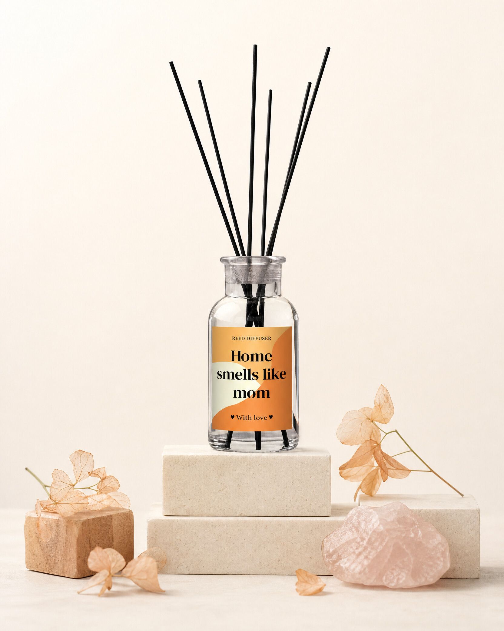 Gepersonaliseerde geurstokjes met tekst Home smells like mom