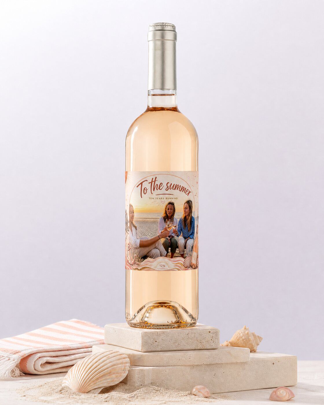Personalised wine with your own photo of your best friends