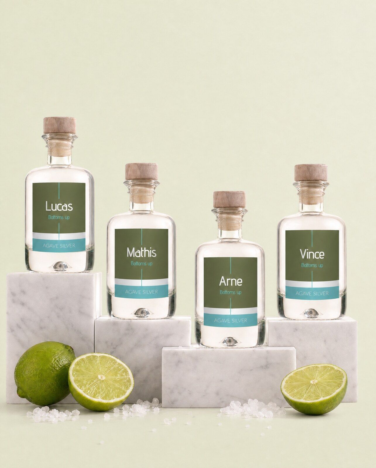 Vier gepersonaliseerde tequila mini flesjes met een eigen naam per flesje