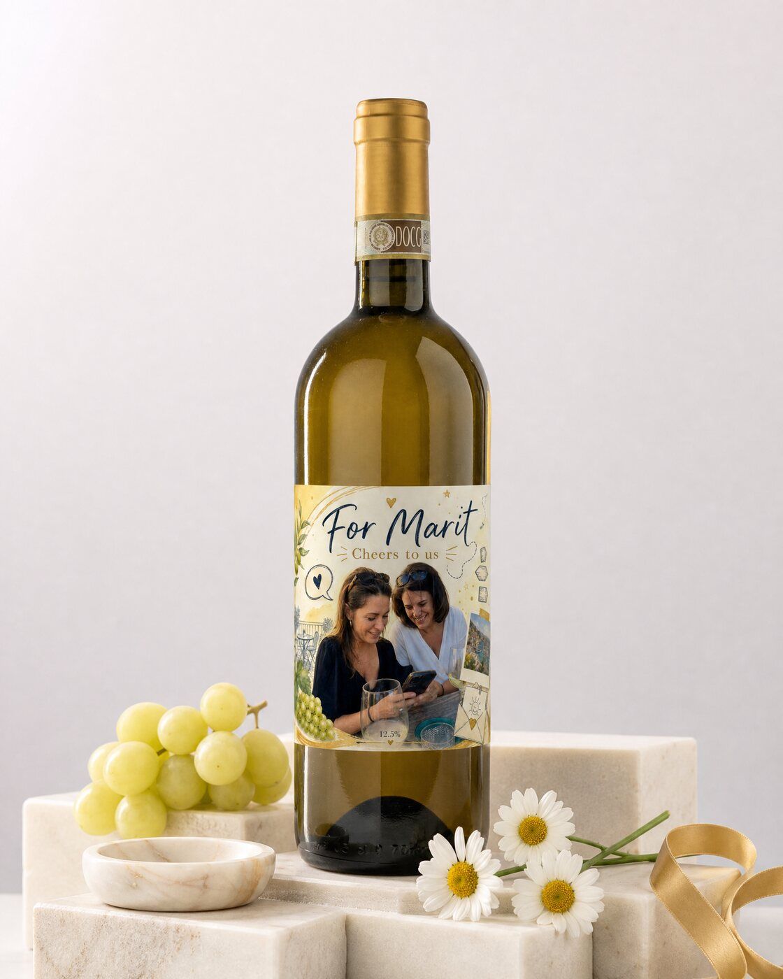 Personalised wine with your own photo of your best friends