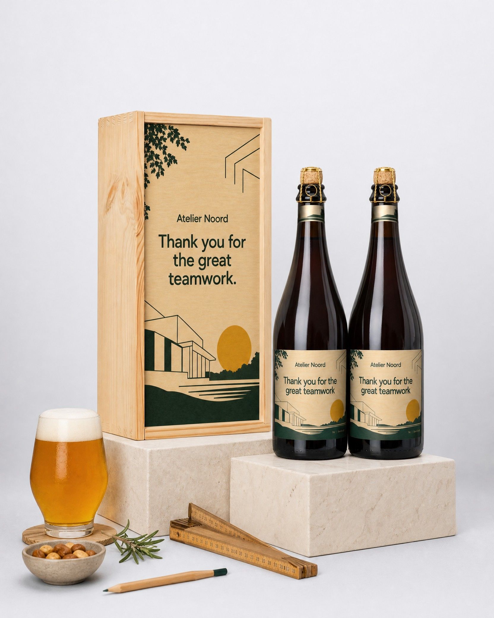 Houten kist voor twee flessen bier met bedrukt deksel als relatiegeschenk van Atelier Noord